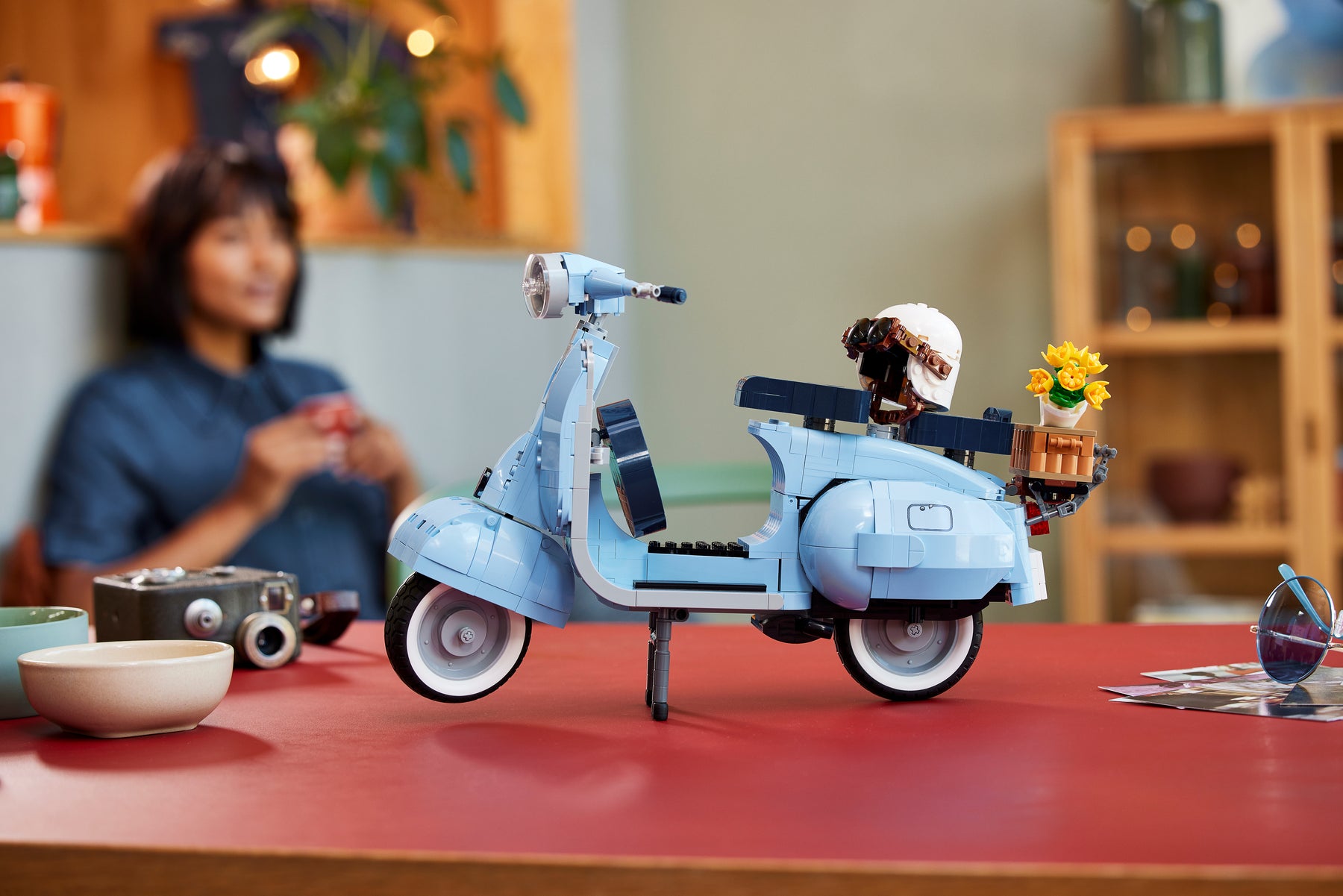 Un ícono del estilo italiano: la elegancia de los años 60 con la nueva LEGO® Vespa 125