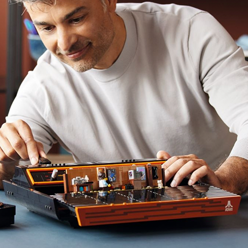 Retrocede en el tiempo y revive la era dorada de los videojuegos con LEGO® Atari® 2600