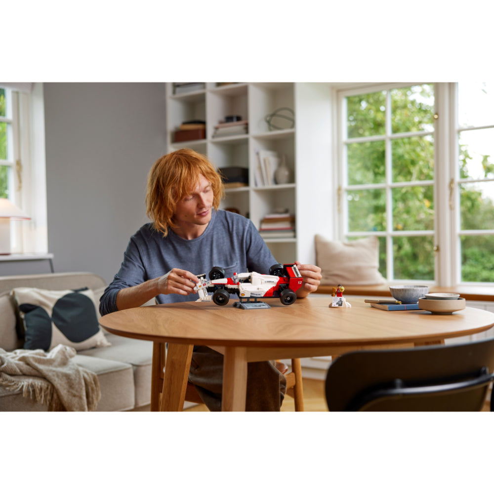 LEGO®  Icons McLaren MP4/4 y Ayrton Senna     (10330) _008