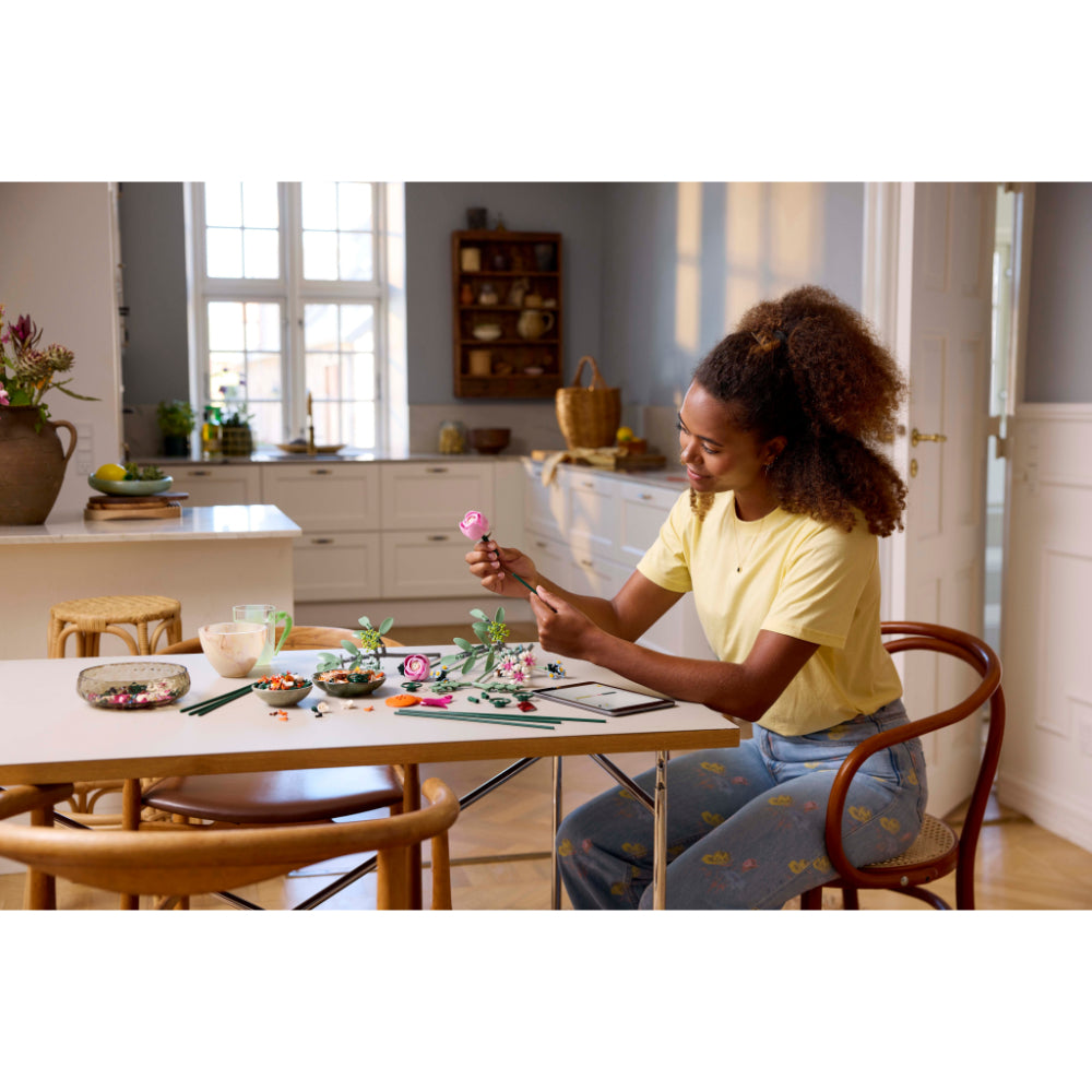 LEGO® Icons: Ramo De Flores Fantasía En Rosa (10342)_012