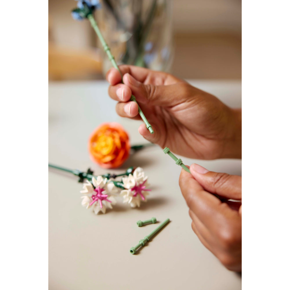 LEGO® Icons: Ramo De Flores Fantasía En Rosa (10342)_010