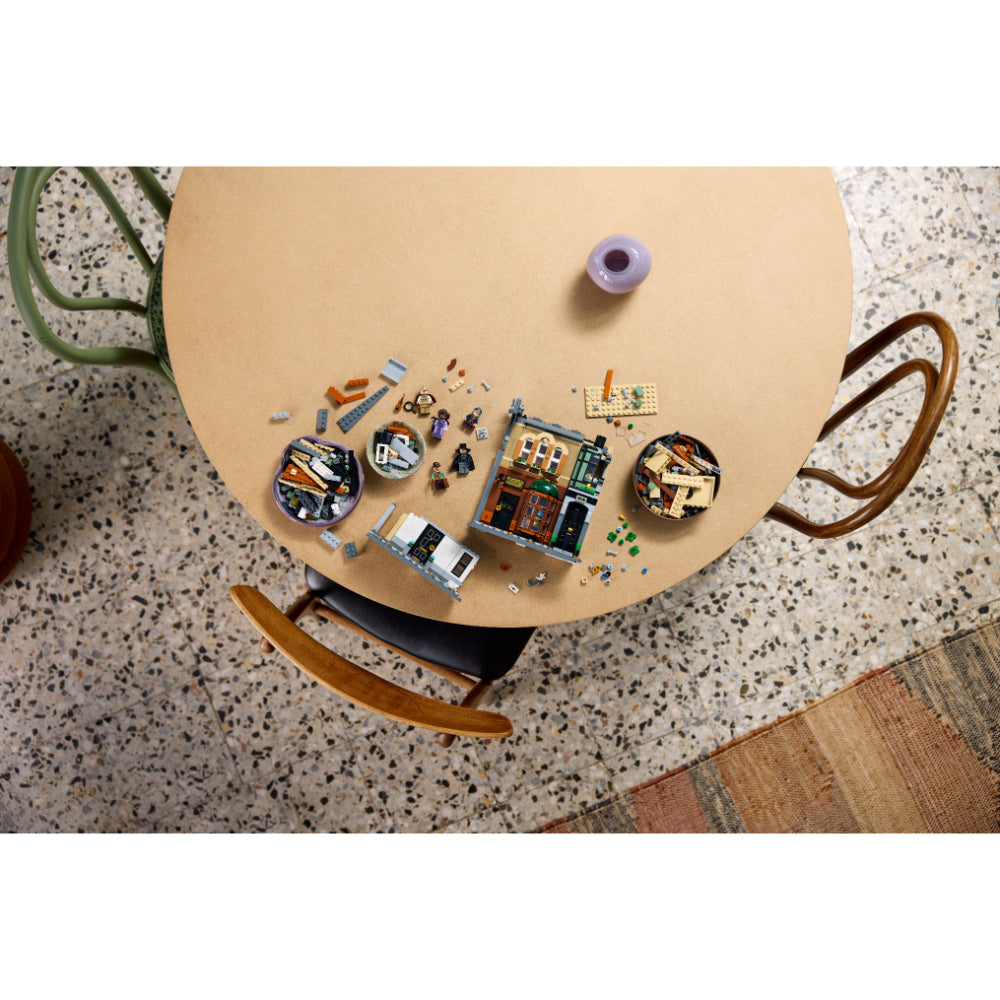 LEGO®Icons: Rincón Entre Libros: Sherlock Holmes (10351)_010