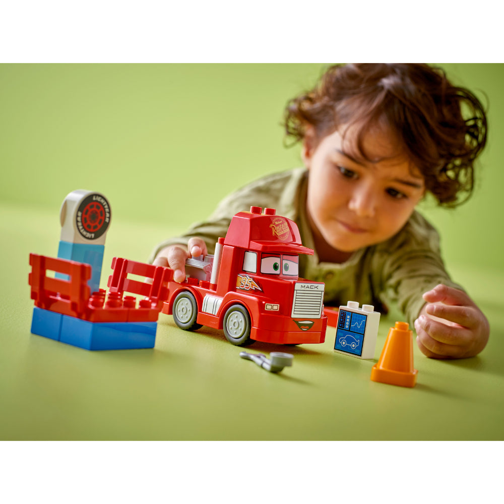 LEGO®  Duplo Mack en las Carreras (10417) _005