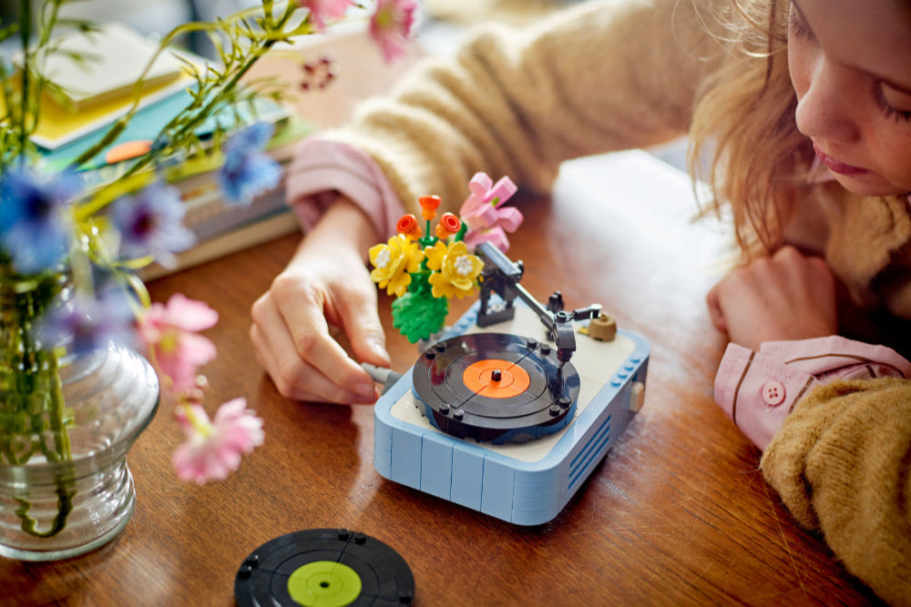 LEGO®Creator: Tocadiscos Con Flores (31172)_010