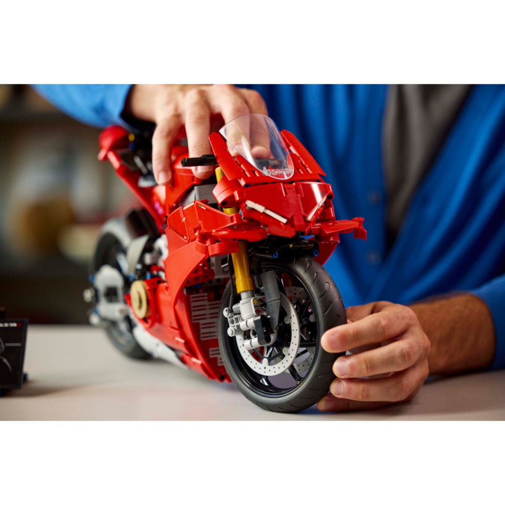 LEGO® Technic: Moto Ducati Panigale V4 S (42202)_013