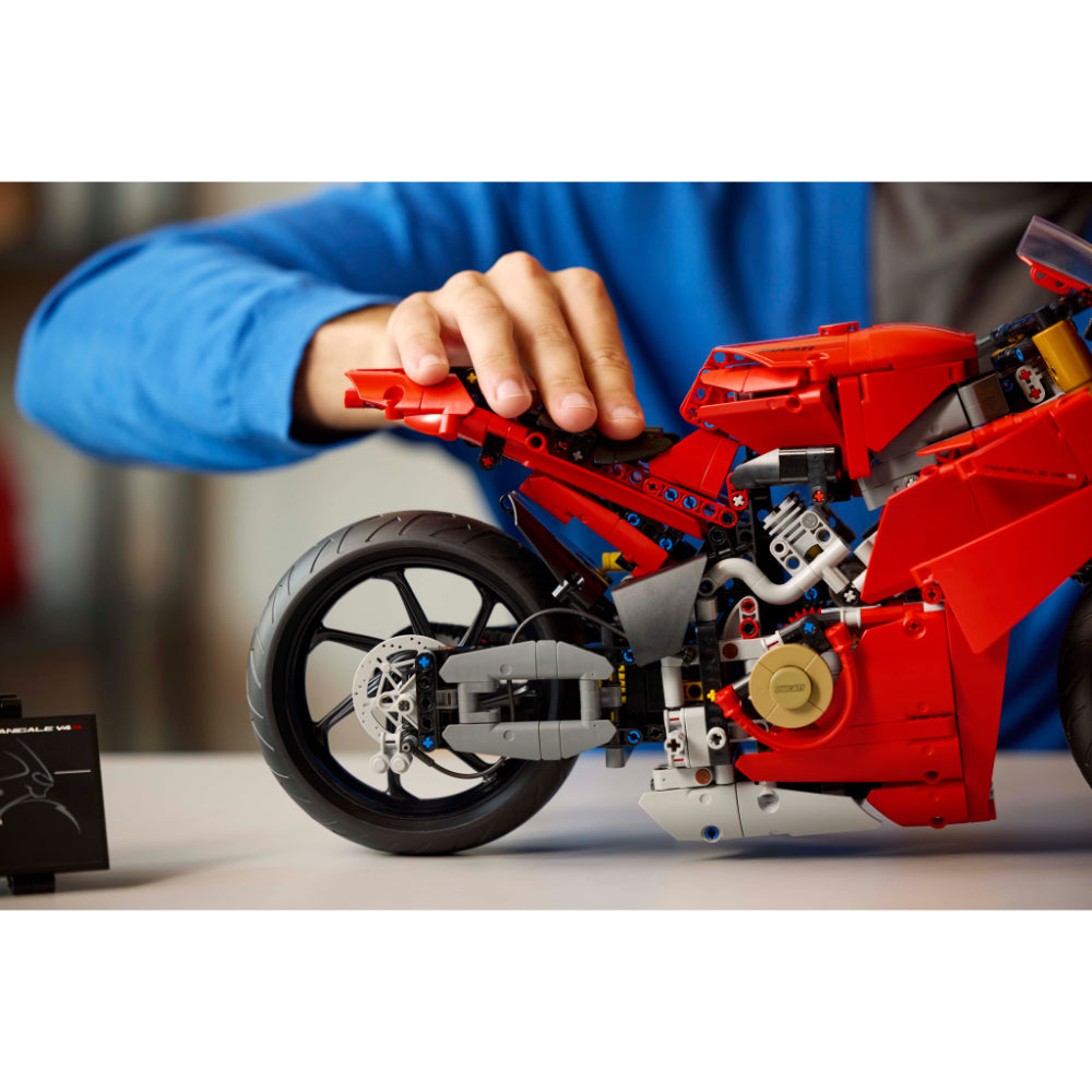 LEGO® Technic: Moto Ducati Panigale V4 S (42202)_014