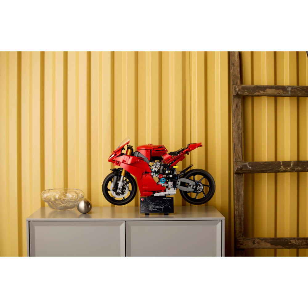 LEGO® Technic: Moto Ducati Panigale V4 S (42202)_016