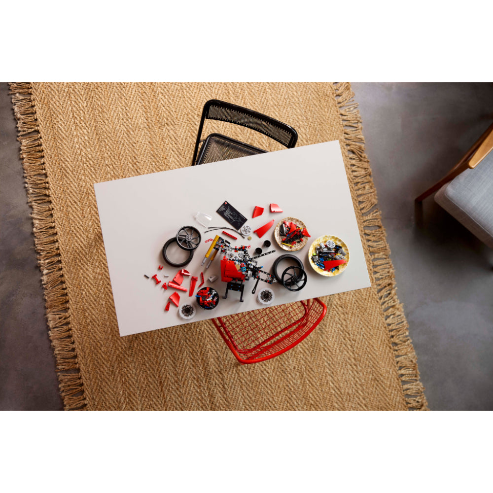 LEGO® Technic: Moto Ducati Panigale V4 S (42202)_009