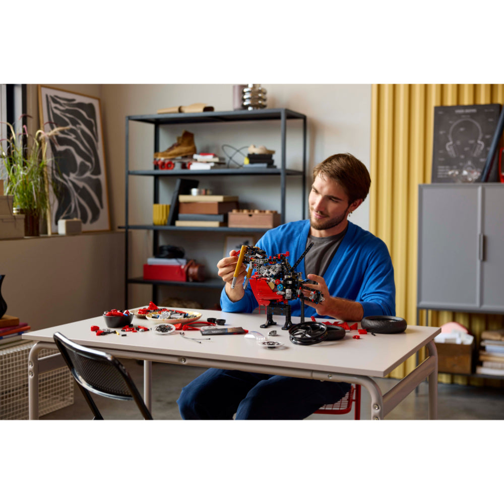 LEGO® Technic: Moto Ducati Panigale V4 S (42202)_010