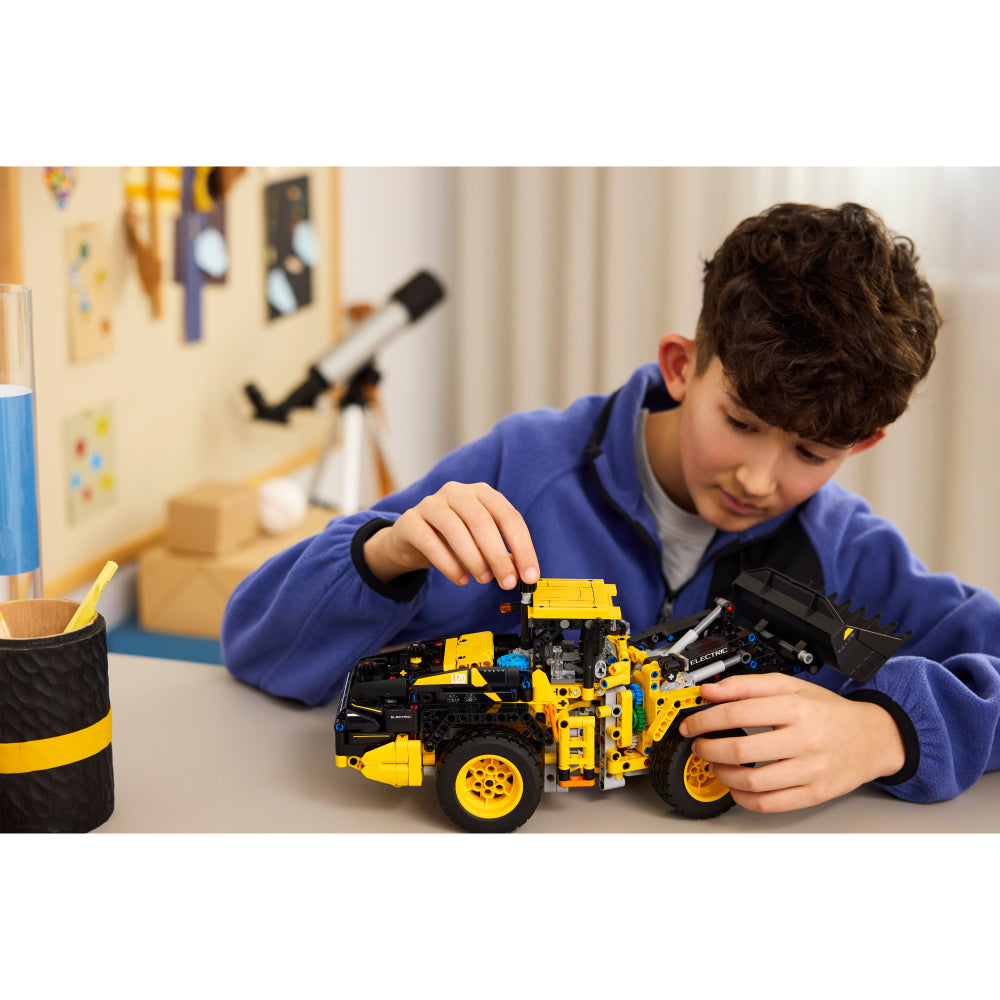 LEGO®Technic: Cargadora Con Ruedas Volvo L120 Electric (42209)_008