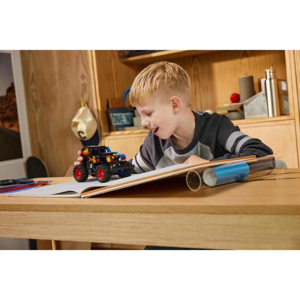 MONSTER JAM™ GRAVE DIGGER™ FUEGO Y HIELO