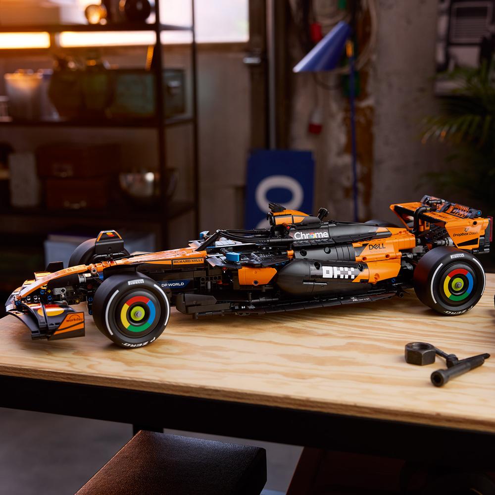 COCHE MCLAREN F1