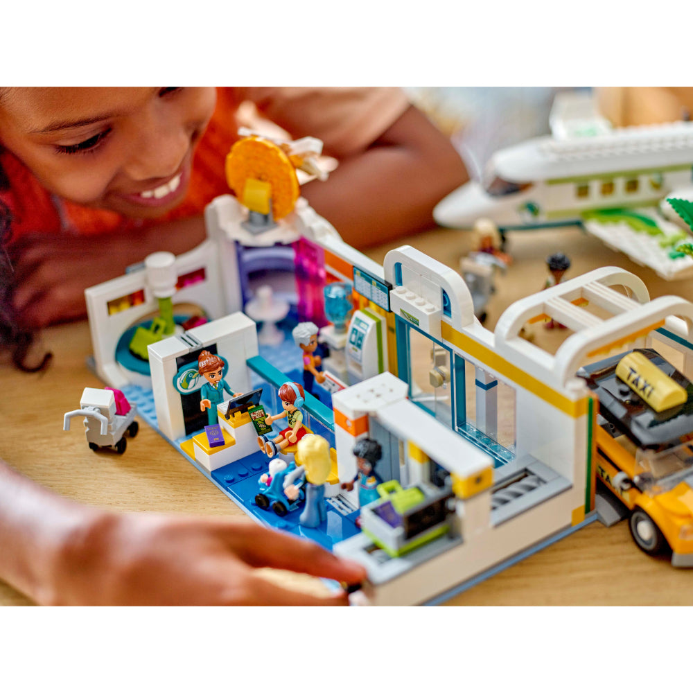 LEGO®Friends: Avión Y Aeropuerto De Heartlake City (42656)_011