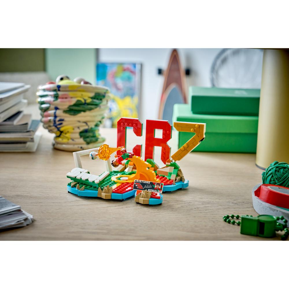 LEGO®Editions, Editions Sports: Cristiano Ronaldo: Fenómenos Del Fútbol (43012)_009