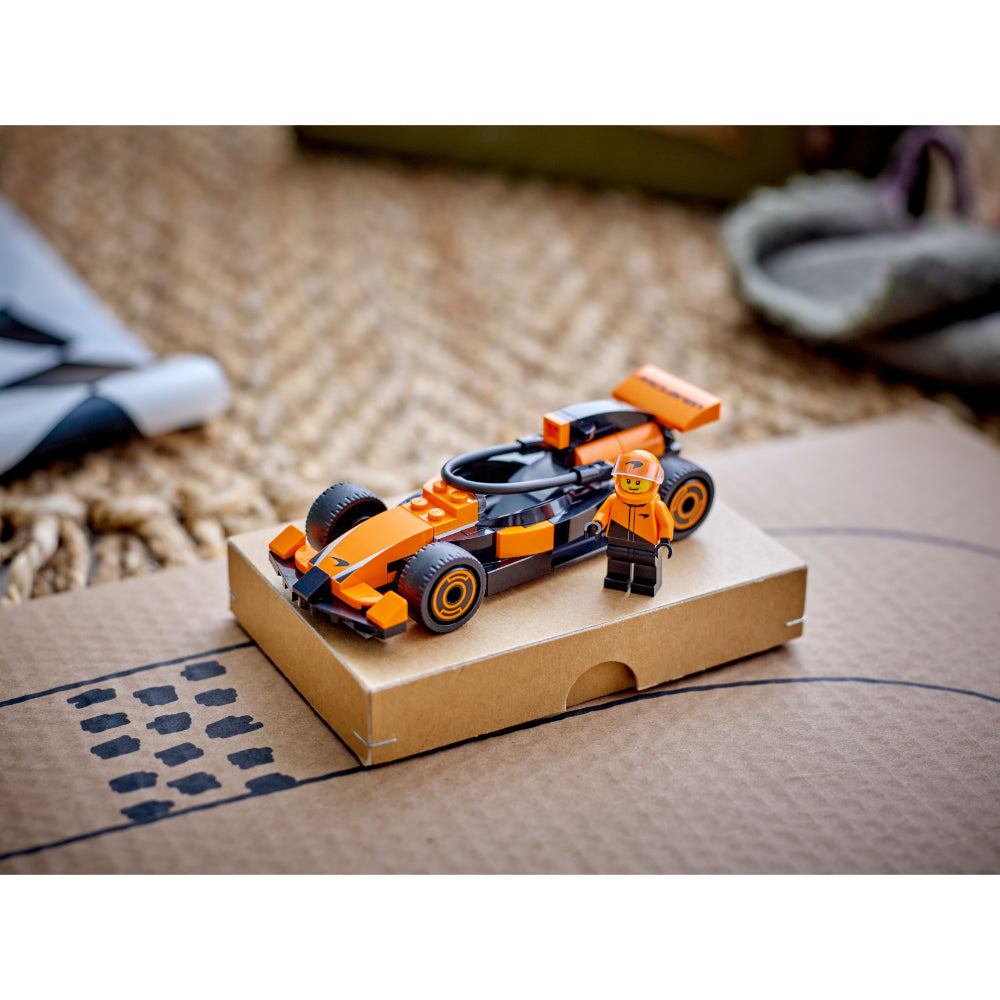 LEGO® City: Piloto De F1® Con Coche Mclaren (60442)_012