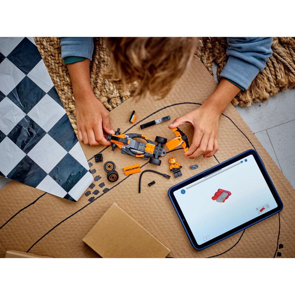 LEGO® City: Piloto De F1® Con Coche Mclaren (60442)_009