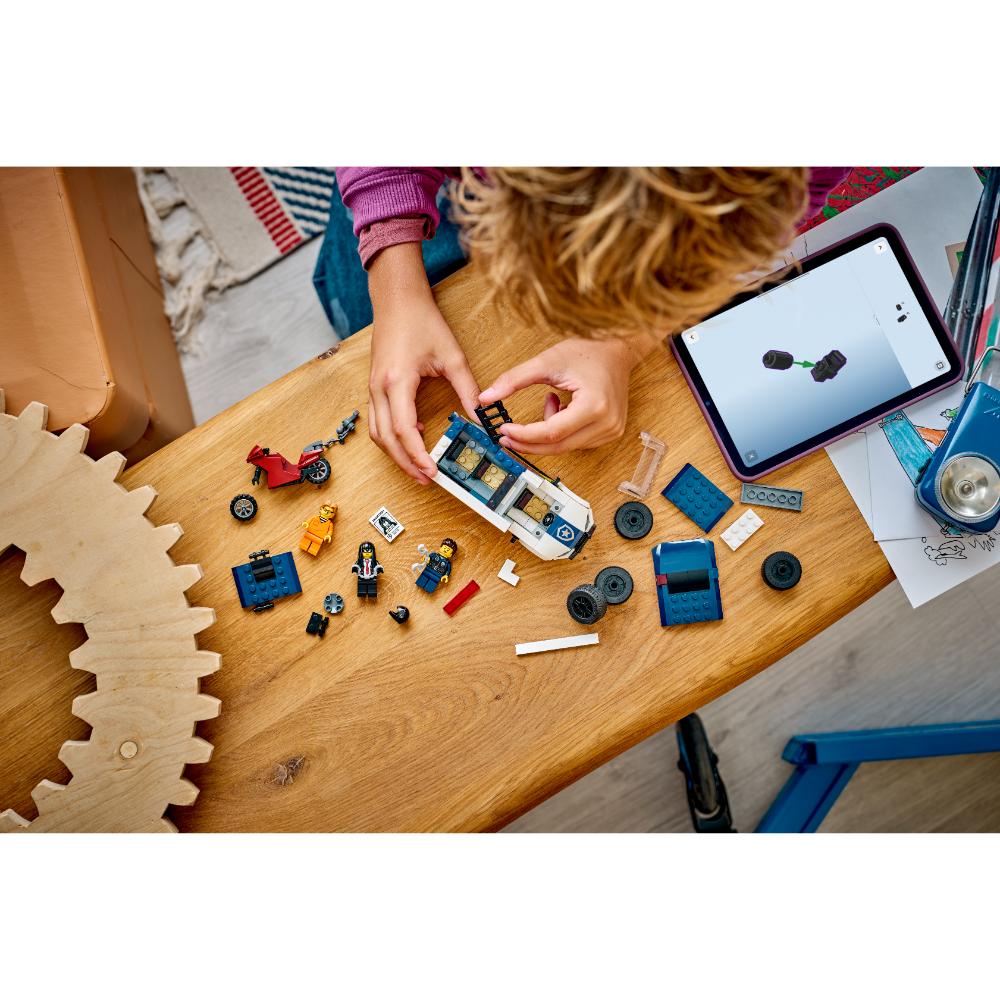CAMIONETA DE TRANSPORTE PENITENCIARIO DE POLICÍA