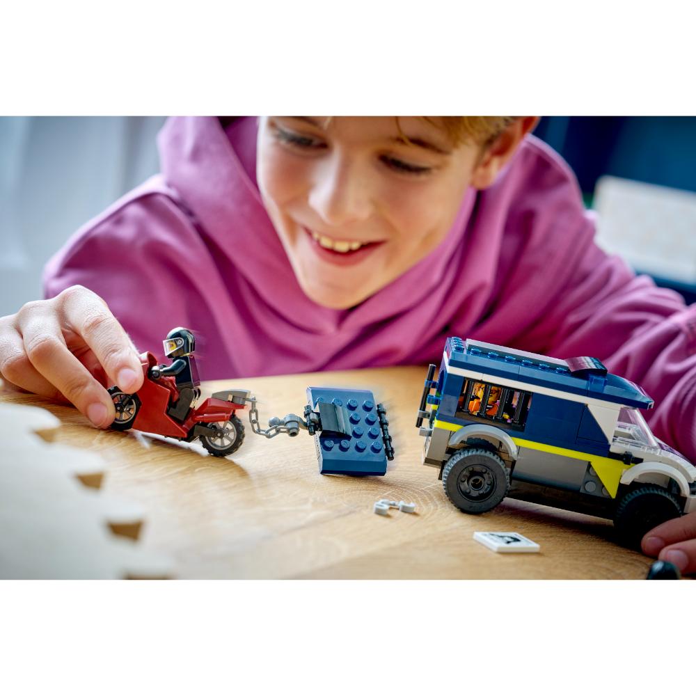 CAMIONETA DE TRANSPORTE PENITENCIARIO DE POLICÍA