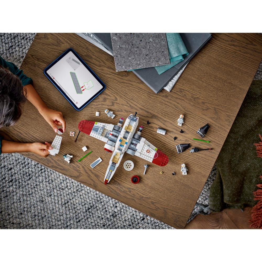 LEGO®Star Wars TM: Caza Estelar ARC-170 (75402)_009