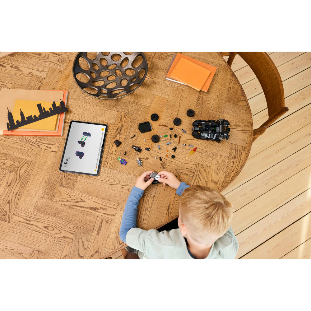 LEGO®Super Heroes: Tumbler de Batman™ vs. Two-Face™ y The Joker™ (76303)_008