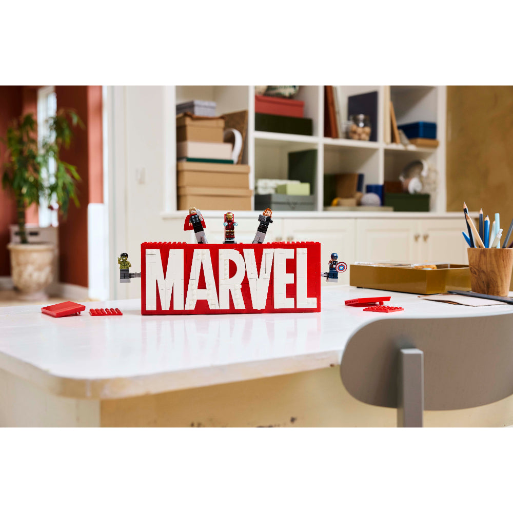 LEGO®Super Heroes: Logotipo MARVEL y Minifiguras (76313)_011