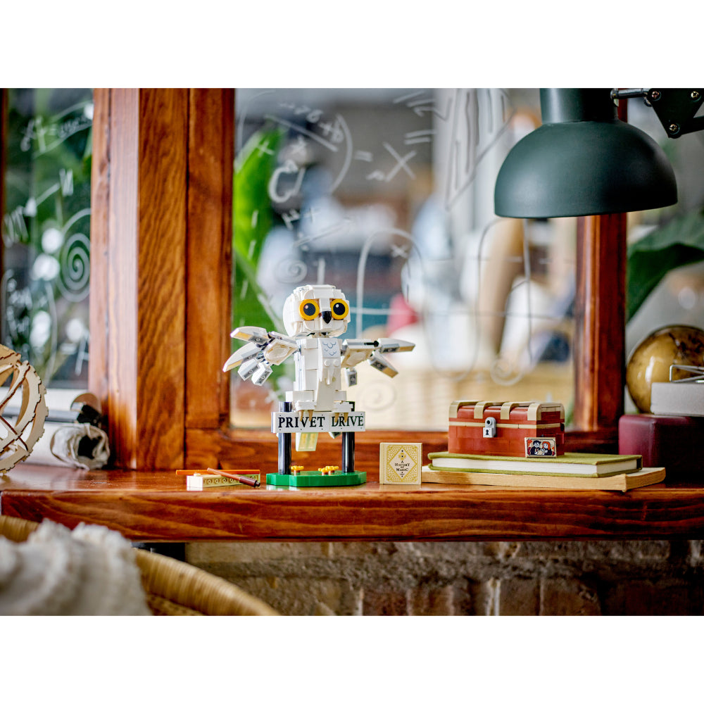 LEGO®  Harry Potter Hedwig™ en el Número 4 de Privet Drive (76425) _008