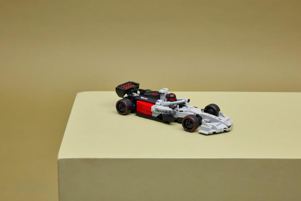 COCHE DE CARRERAS AUDI REVOLUT F1® TEAM R26