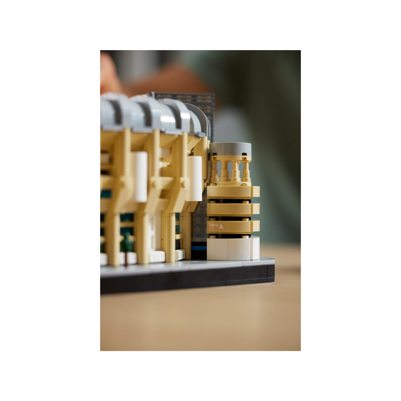 LEGO® Creator Expert  Estadio del Real Madrid – Santiago Bernabéu (10299)