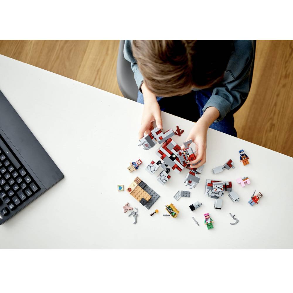 LEGO® Minecraft™ La Batalla por la Piedra Roja (21163)