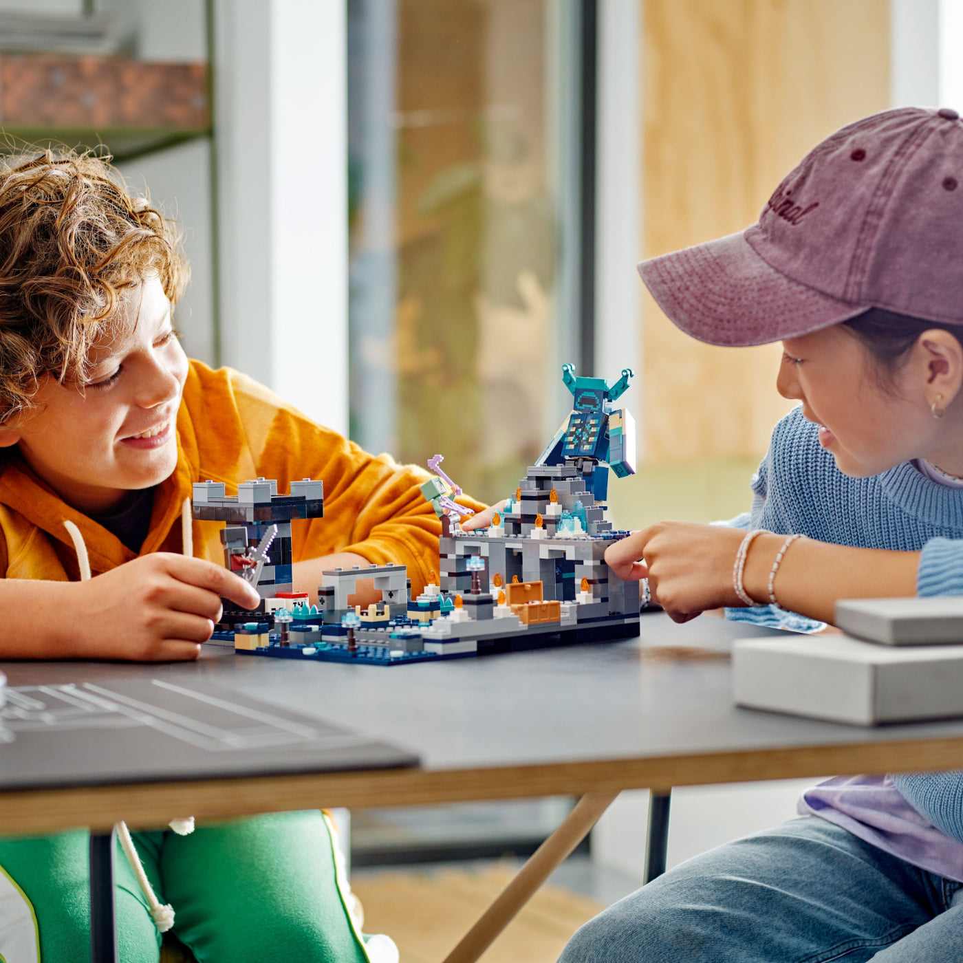 LEGO® Minecraft™ La Batalla En La Oscuridad Profunda (21246)