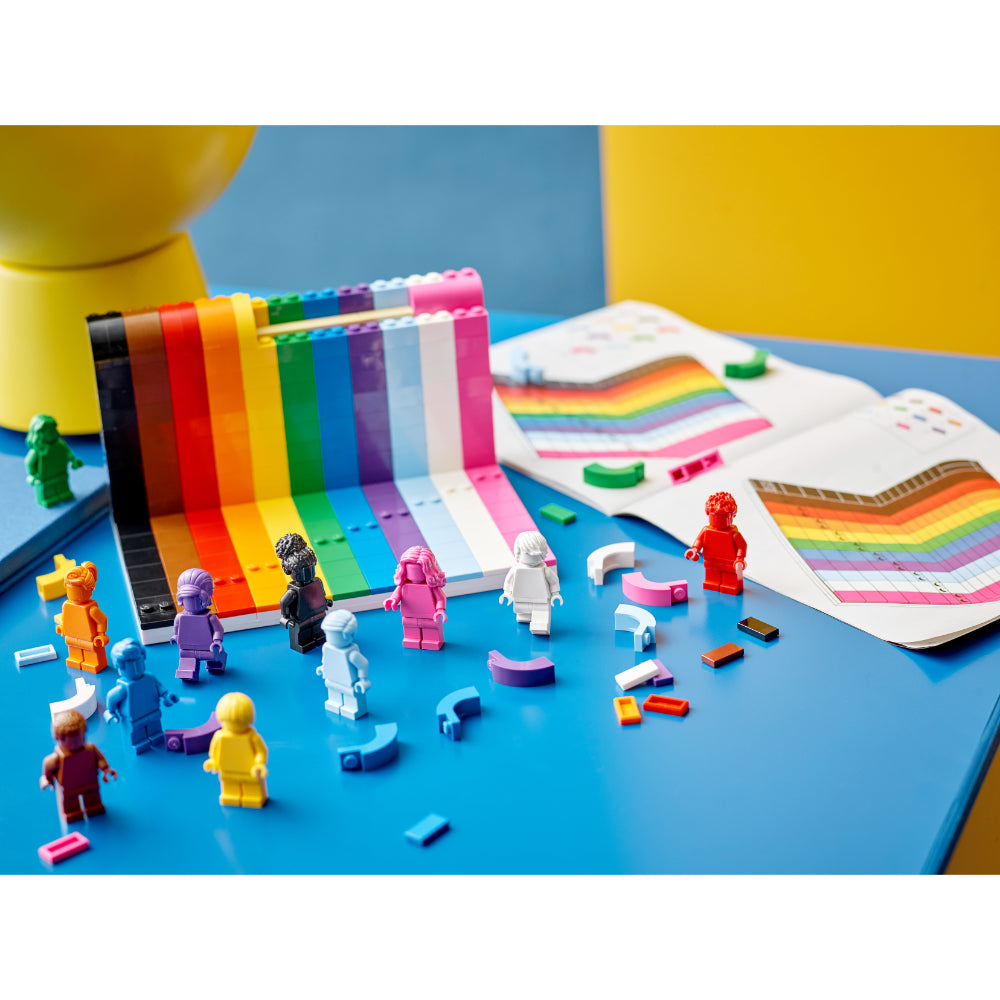 LEGO® Everyone Is Awesome (40516)