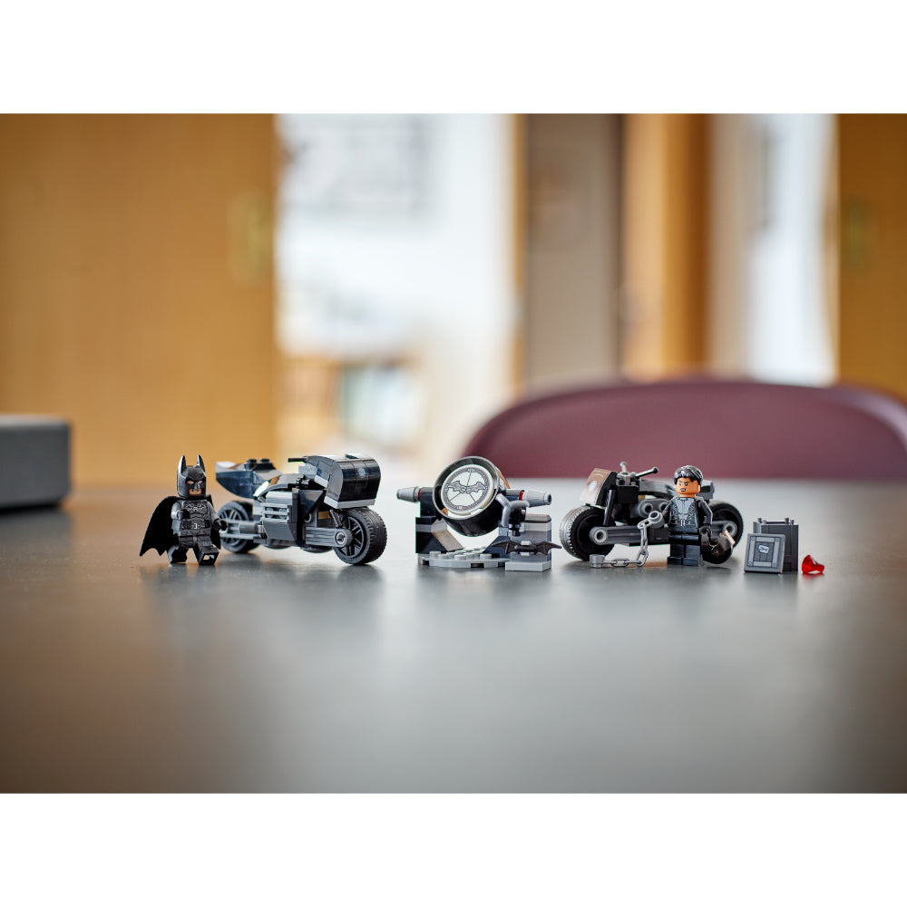 LEGO® DC Batman™ y Selina Kyle™ Persecución en Moto (76179)