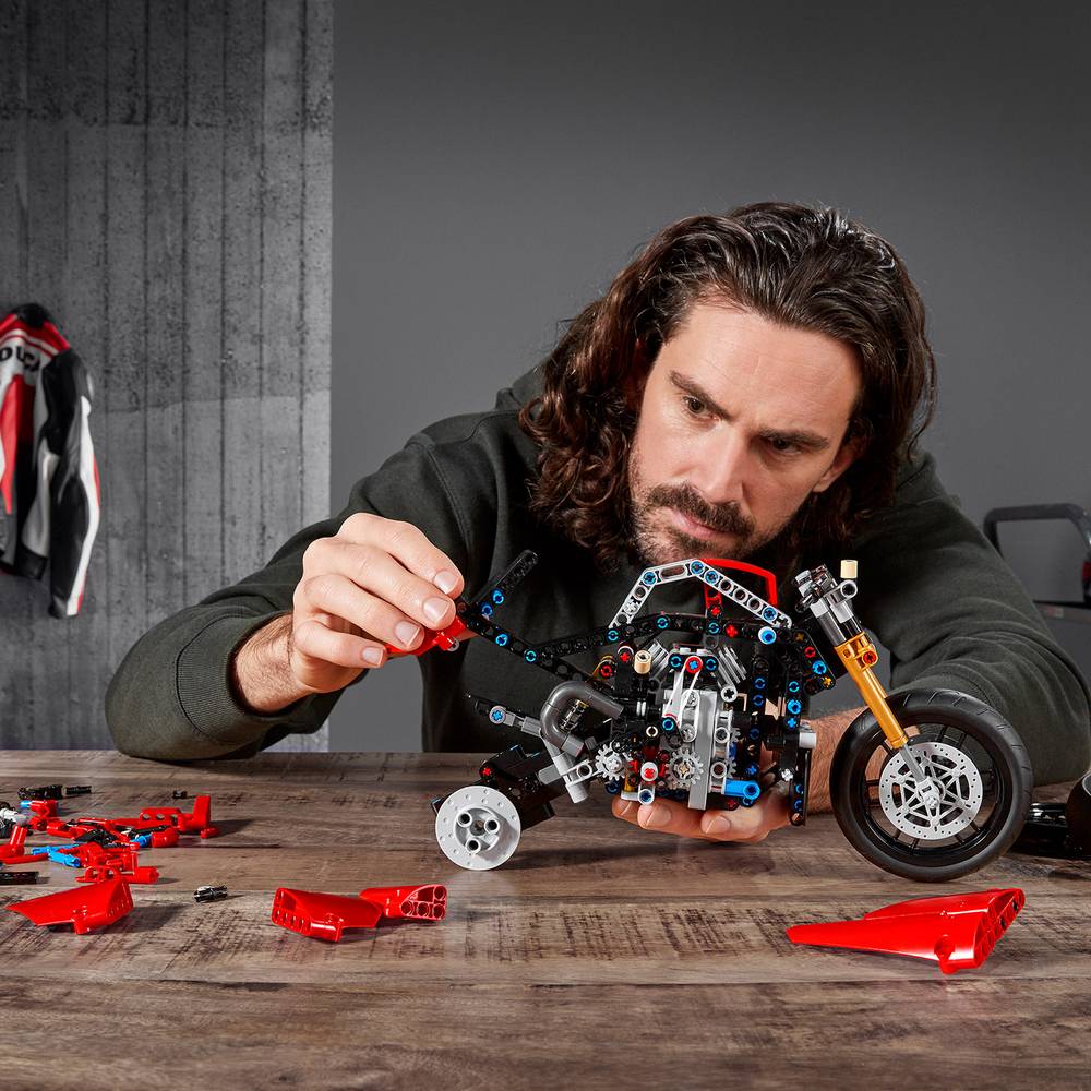 LEGO® Technic™ Ducati Panigale V4 R (42107)