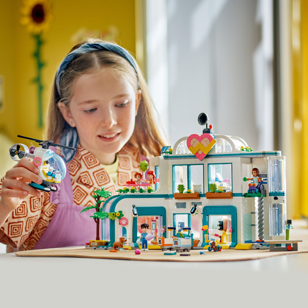 LEGO® Friends Hospital de Heartlake City (42621)_004
