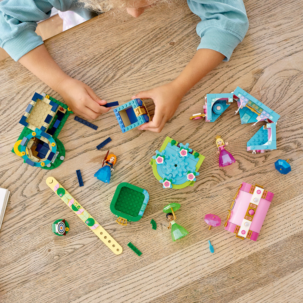 CREACIONES ENCANTADAS DE AURORA, MÉRIDA Y TIANA