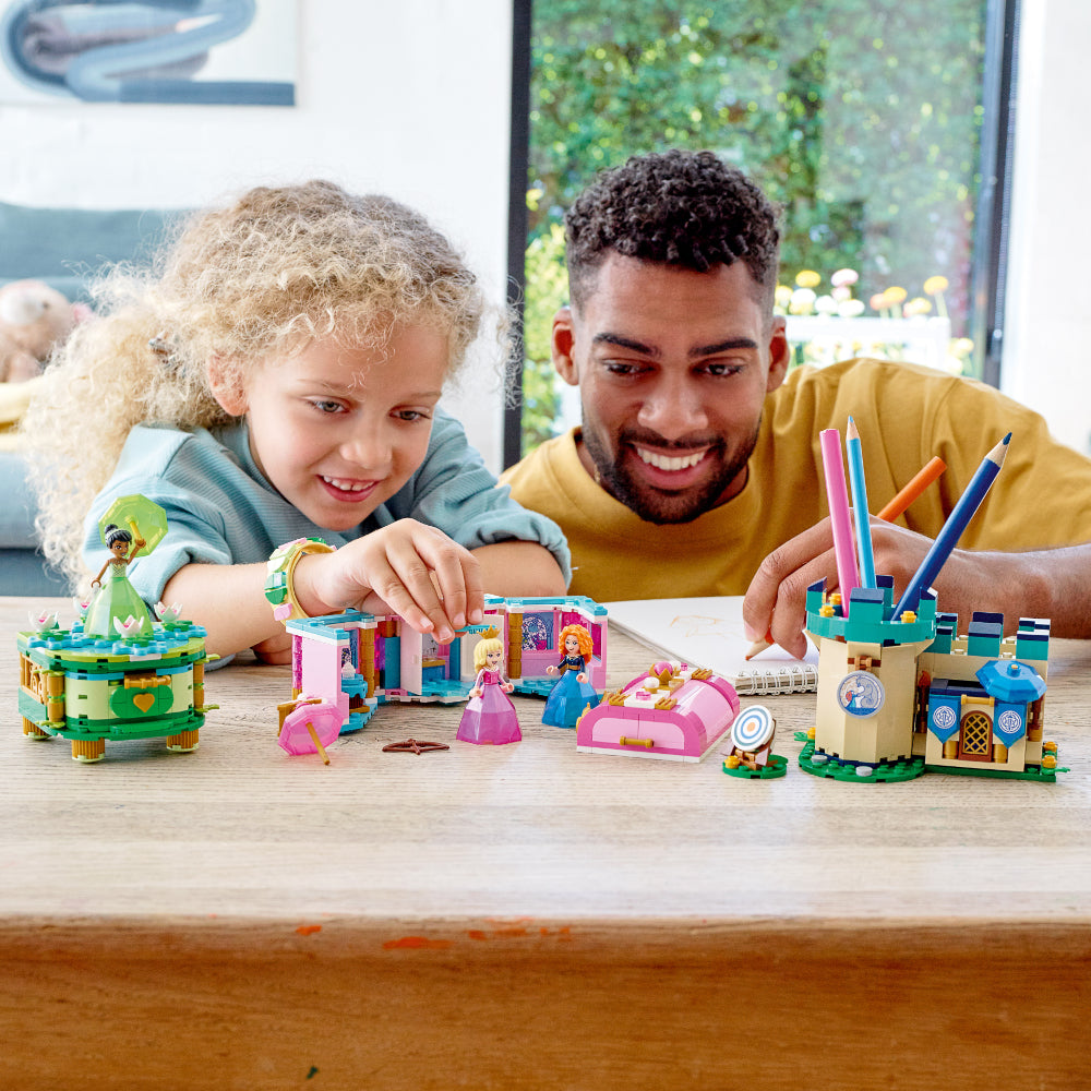 CREACIONES ENCANTADAS DE AURORA, MÉRIDA Y TIANA