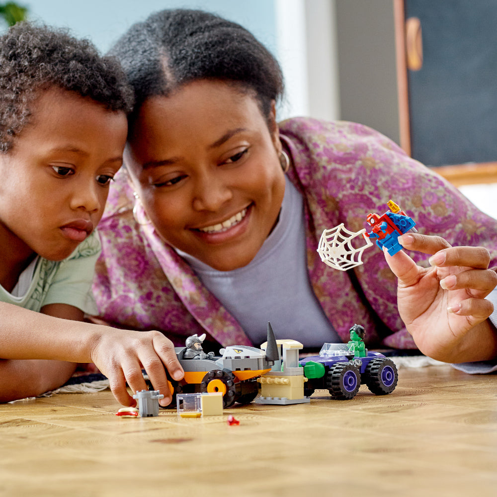 LEGO® Marvel Spidey y su Superequipo Camiones de Combate de Hulk y Rino (10782)