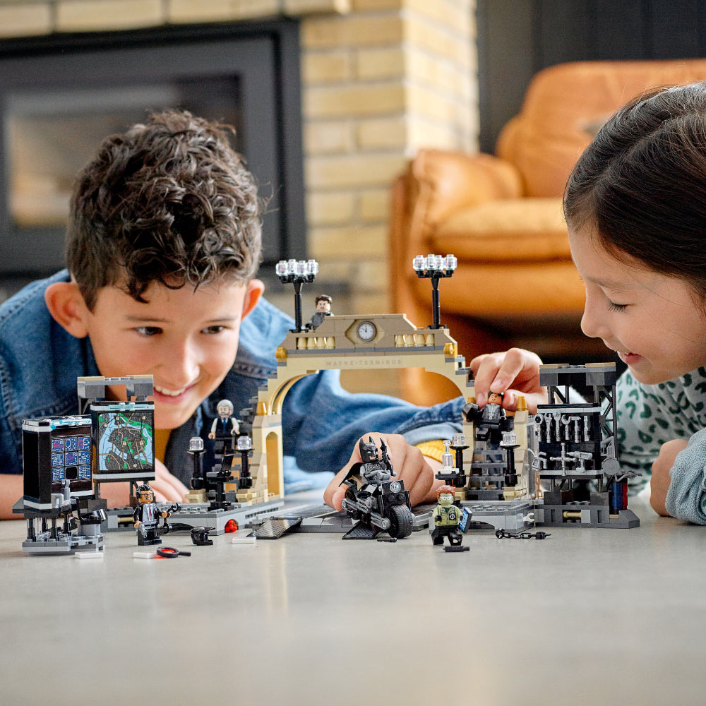 LEGO® DC Batman™ Batcueva Combate contra The Riddler™ (76183)