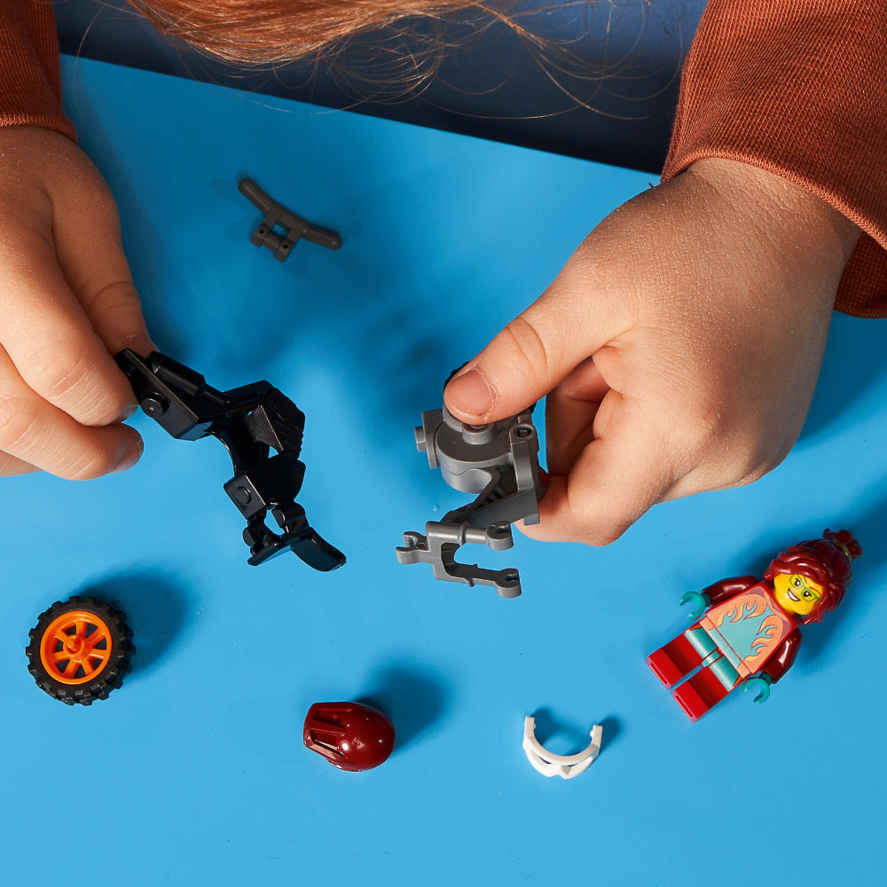 LEGO® City Moto Acrobática: Fuego (60311)