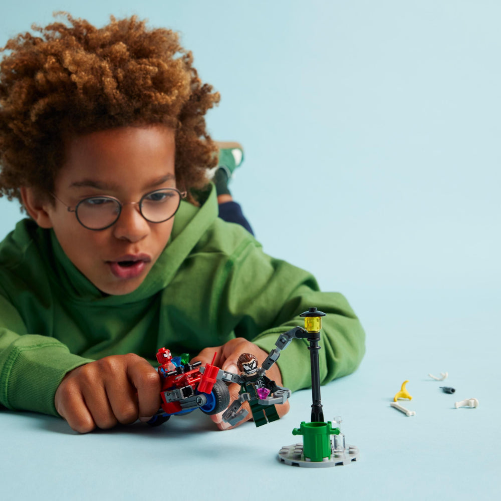 LEGO® Super Heroes: Persecución En Moto: Spider-Man Vs. Doc Ock (76275)_005