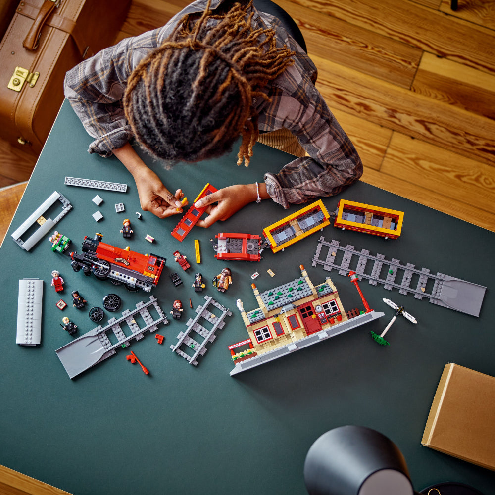 Expreso de Hogwarts y Estación de Hogsmeade™ (76423)