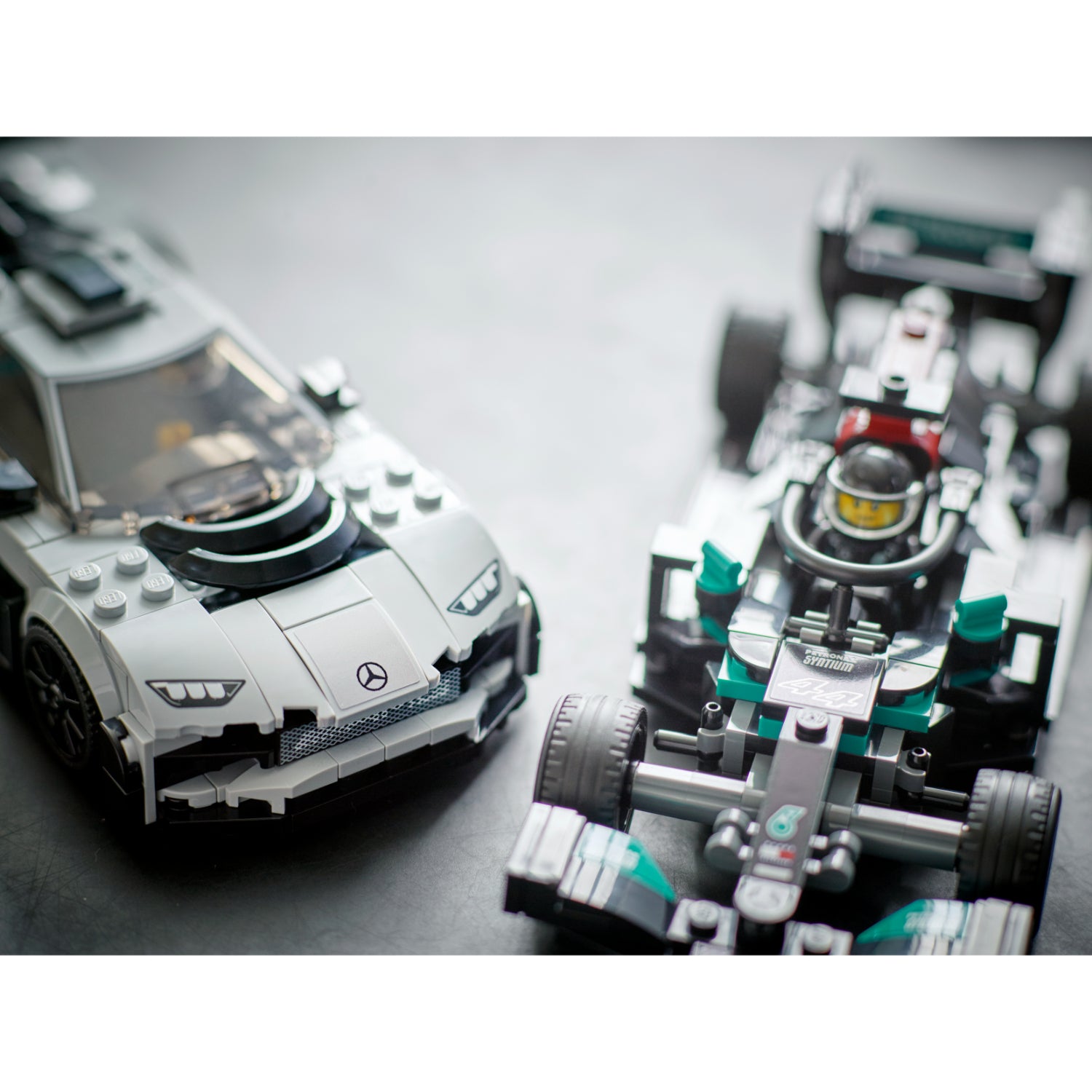 LEGO® Mercedes-AMG F1 W12 E Performance y Mercedes-AMG Project One (76909)