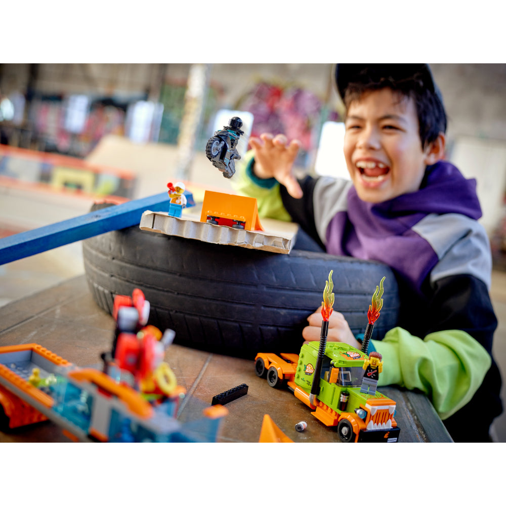 LEGO® City Espectáculo Acrobático: Camión (60294)