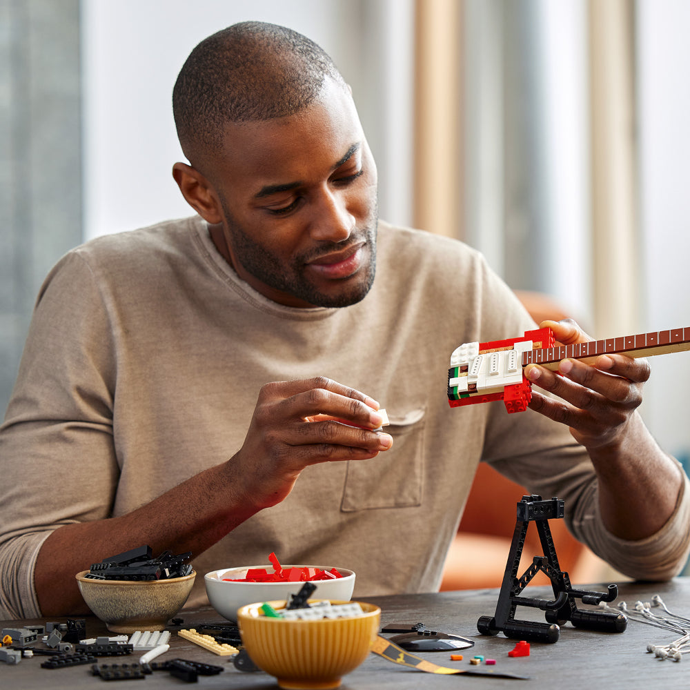 LEGO® Fender® Stratocaster™ (21329)