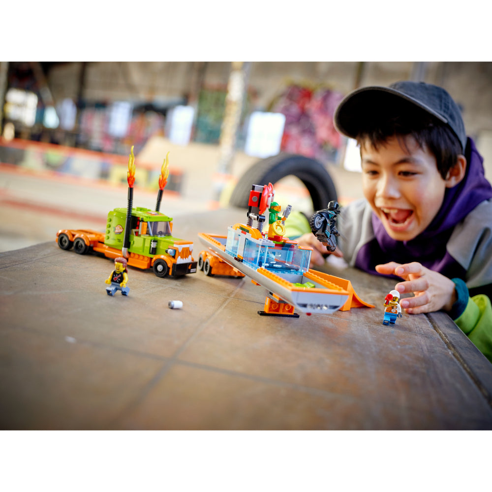 LEGO® City Espectáculo Acrobático: Camión (60294)
